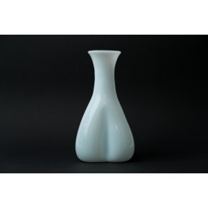 Glass vase garlic white - Krakow Glass Institute