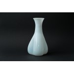 Glass vase garlic white - Krakow Glass Institute