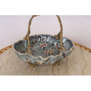 Koszyczek z porcelany i brązu