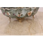Koszyczek z porcelany i brązu