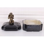 Porcelánová rakva s bronzom