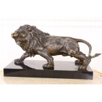 Leone in bronzo con base in marmo