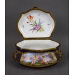 Puzdro w stylu Sevres, porcelana, Francja, XIX w.