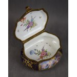 Puzdro w stylu Sevres, porcelana, Francja, XIX w.