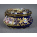 Puzdro w stylu Sevres, porcelana, Francja, XIX w.