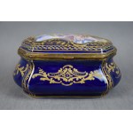 Puzdro w stylu Sevres, porcelana, Francja, XIX w.
