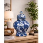 Vase with lid, painted in cobalt, China, Qing, 19th century.