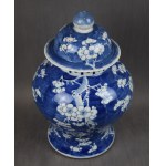 Vase with lid, painted in cobalt, China, Qing, 19th century.