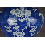 Vase with lid, painted in cobalt, China, Qing, 19th century.