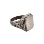 Silver-plated plain signet ring with floral shank