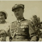 PHOTOGRAPH - Officer of the 6th Horse Rifle Regiment - 1930s [Cross of Valour, decorations].