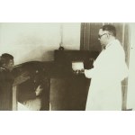 FOTOGRAFIA - Doktor Piotr Macewicz w gabinecie Centrum Badań Lotniczo-Lekarskich - lata 30 XX w.