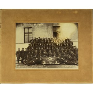 PHOTOGRAPHY - XI Course of the NCO School of the 28th Kaniowski Rifle Regiment - 1927 [Colonel Józef Tunguz-Zawiślak, Virtuti Militari, badges, 17x23 cm].