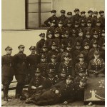 PHOTOGRAPHY - XI Course of the NCO School of the 28th Kaniowski Rifle Regiment - 1927 [Colonel Józef Tunguz-Zawiślak, Virtuti Militari, badges, 17x23 cm].
