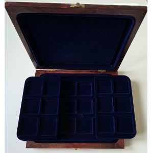 Mahogany tray, 2 levels, for 24 coins