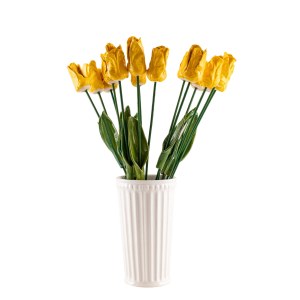 Beata Szustkiewicz, Bouquet di tulipani gialli in ceramica, 2026