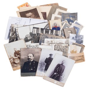 Satz von 40 Militärfotos