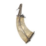 Curved powder flask made from ox horn with engraved decoration | Europe, European