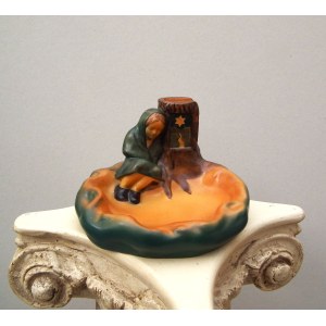 Girl with matches platter/coaster. - Ipsen Keramik, Denmark (Art Deco / 1920s).
