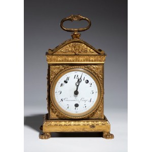Courvoisier &amp; Comp Pendule de table en bronze doré Période Empire - France, début du 19e siècle