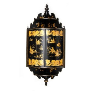 Wall-mounted corner cabinet in the Chinoiserie style - England, 19th century