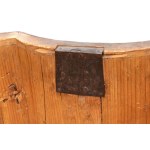 Chest of drawers with a carved top - Northern Italy, 18th century