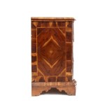 Chest of drawers with a carved top - Northern Italy, 18th century