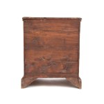 Chest of drawers with a carved top - Northern Italy, 18th century