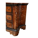 Commode ancienne avec plateau à lattes et incrustation d'os - Région Lombardie-Vénétie, XVIIIe siècle