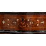 Commode ancienne avec plateau à lattes et incrustation d'os - Région Lombardie-Vénétie, XVIIIe siècle
