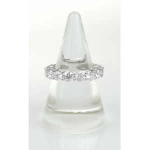 Ring mit Diamanten