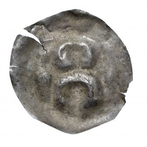 Brakteat, II połowa XII wieku, głowa pod łukiem