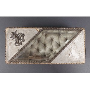 Wooden casket with glass