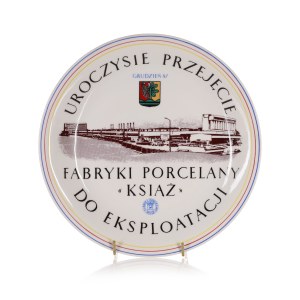 Pamätná tabuľa Slávnostné prevzatie továrne Książ Porcelany do prevádzky
