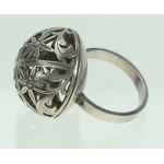 Silver ring with floral motif, Warmet (142)