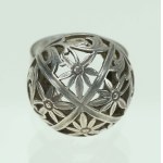 Silver ring with floral motif, Warmet (142)