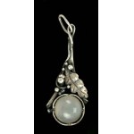 Pendant with agate, author