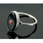 Ring with coral and onyx, Glass, Sopot (126)