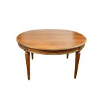 LARGE ROUND DINING TABLE, MAHOGANY WITH ALL-AROUND BRASS APPLIQUÉS, BEADED MOLDING, AND RIBBED DECORATION