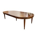 LARGE ROUND DINING TABLE, MAHOGANY WITH ALL-AROUND BRASS APPLIQUÉS, BEADED MOLDING, AND RIBBED DECORATION