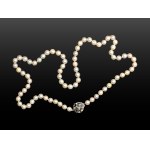 PEARL NECKLACE, CLASP: 14 KT WHITE GOLD