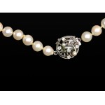 PEARL NECKLACE, CLASP: 14 KT WHITE GOLD