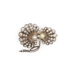FLOWER-SHAPED BROOCH, HALLMARKED SILVER