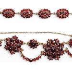 GARNET JEWELRY SET CONSISTING OF:, RING, NECKLACE, AND BRACELET