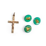 BUNDLE: 3 BUTTONS AND A PENDANT, GREEN GLASS STONE WITH DEER, ROE DEER, AND CHAMOIS HEADS