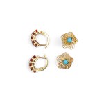 BUNDLE: 2 PAIRS OF STUD EARRINGS, 14 KT YELLOW GOLD, HALLMARKED
