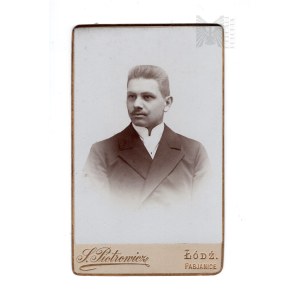 XIX/XX century, Lodz - Portrait photograph of a man; Photographer Stanislaw Piotrowicz