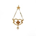 Pendant decorated with floral motif, Victorian, late 19th century