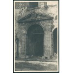 [Warsaw] Old Town Square [photograph ca 1950].
