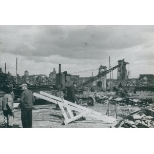 [Odbudowa Warszawy] Plac Zamkowy 1948 [fotografia ca 1950]